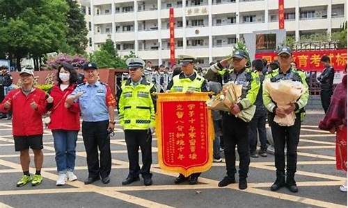 高考民警护航信息_公安机关护航高考